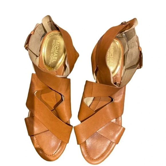 Michael Kors Tan strapy buckle low block heel sandals Sz 9.5 - Picture 1 of 16